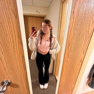 Meet your Posher, Alexis